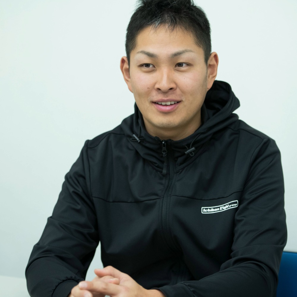 主任として店舗運営を学び将来の店長を目指してやりがいを持って働く佐々木